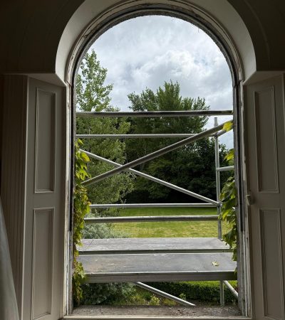 2-Removal-of-the-top-and-bottom-arched-glazed-sashes